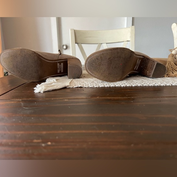 Toms Lunata Suede Block Taupe Heel booties, size W8. - Picture 8 of 12